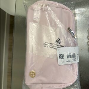lululemon belt bag 2L blissful pink